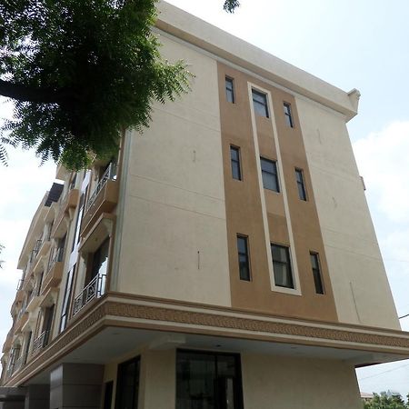 Sai Heera Residency Hotel เชอร์ดี ภายนอก รูปภาพ