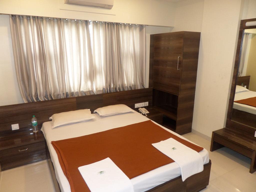 Sai Heera Residency Hotel เชอร์ดี ห้อง รูปภาพ