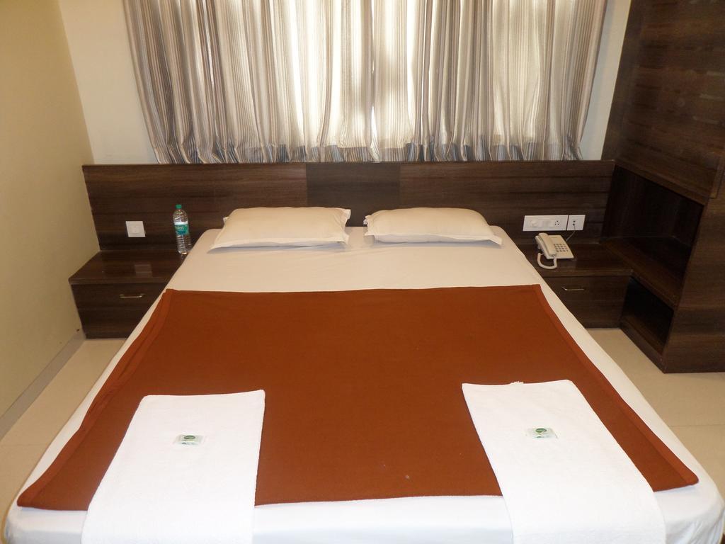 Sai Heera Residency Hotel เชอร์ดี ห้อง รูปภาพ