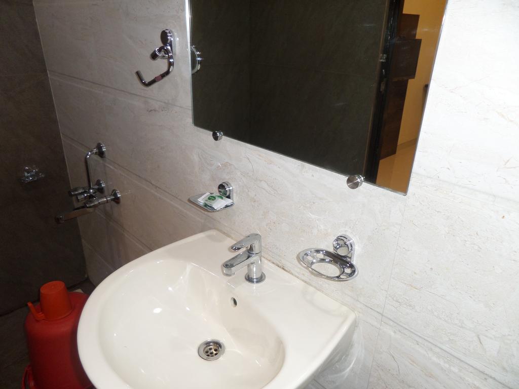 Sai Heera Residency Hotel เชอร์ดี ห้อง รูปภาพ