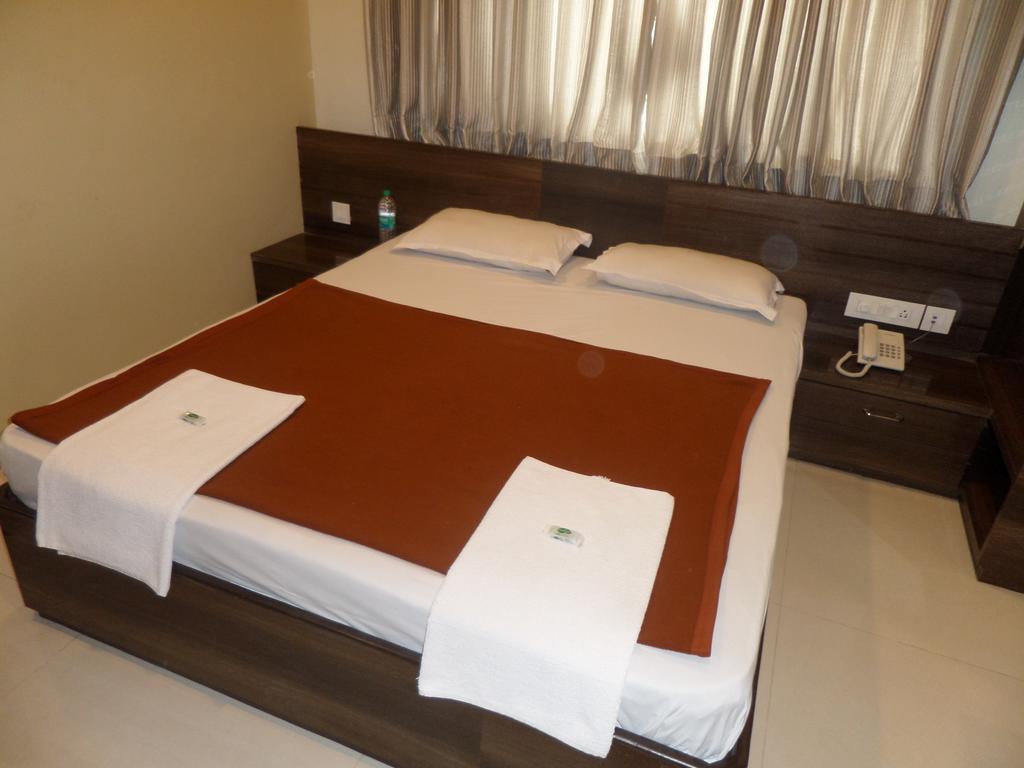 Sai Heera Residency Hotel เชอร์ดี ห้อง รูปภาพ
