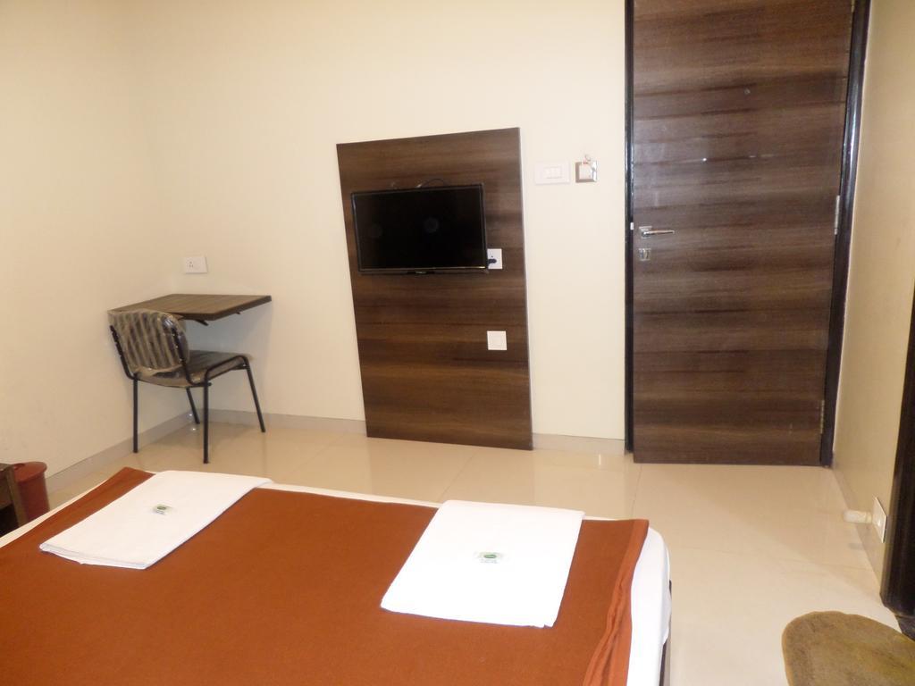 Sai Heera Residency Hotel เชอร์ดี ห้อง รูปภาพ
