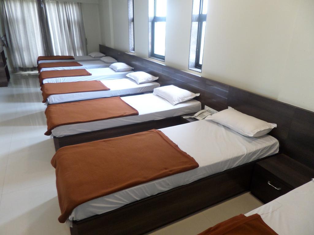Sai Heera Residency Hotel เชอร์ดี ห้อง รูปภาพ
