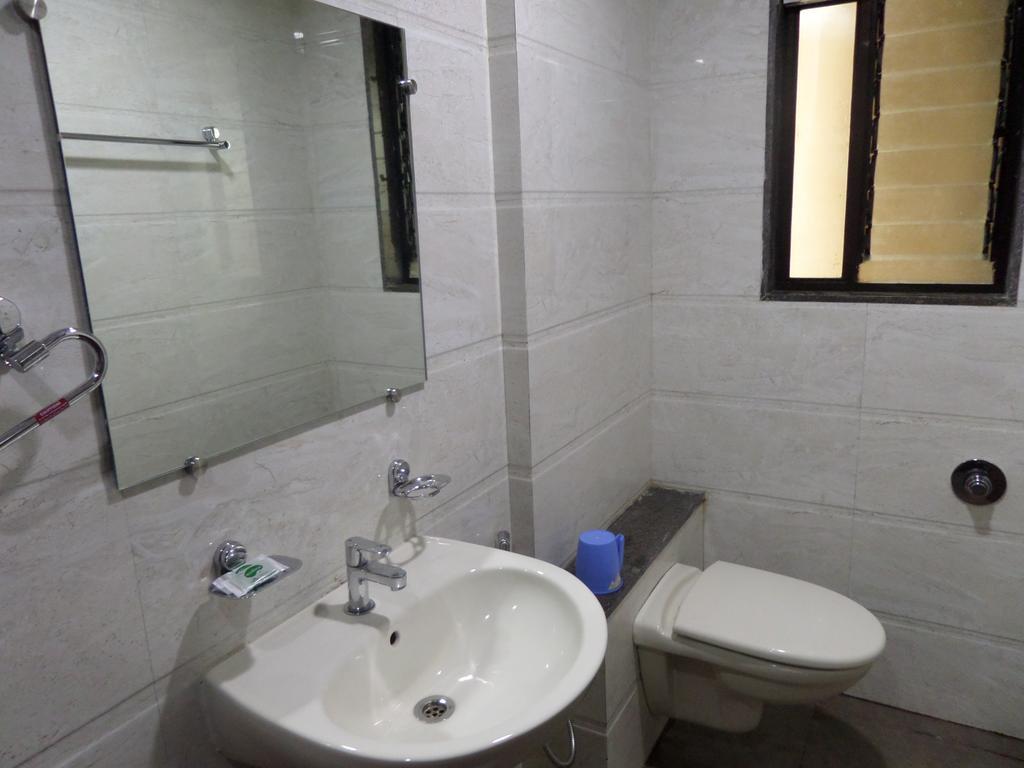 Sai Heera Residency Hotel เชอร์ดี ภายนอก รูปภาพ