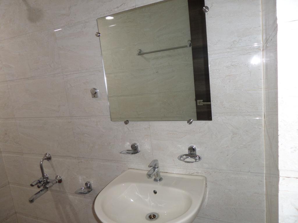 Sai Heera Residency Hotel เชอร์ดี ภายนอก รูปภาพ