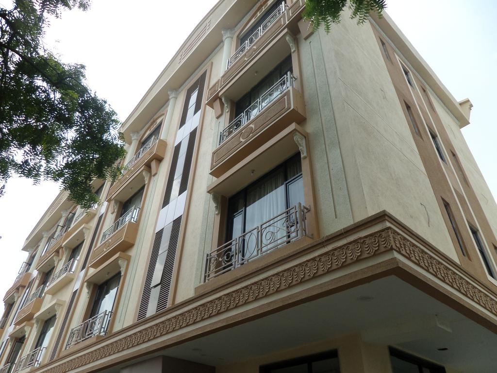 Sai Heera Residency Hotel เชอร์ดี ภายนอก รูปภาพ