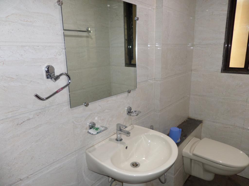 Sai Heera Residency Hotel เชอร์ดี ภายนอก รูปภาพ