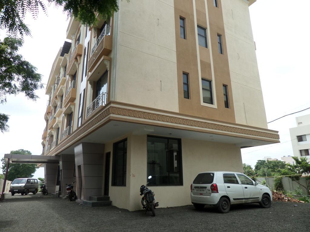 Sai Heera Residency Hotel เชอร์ดี ภายนอก รูปภาพ