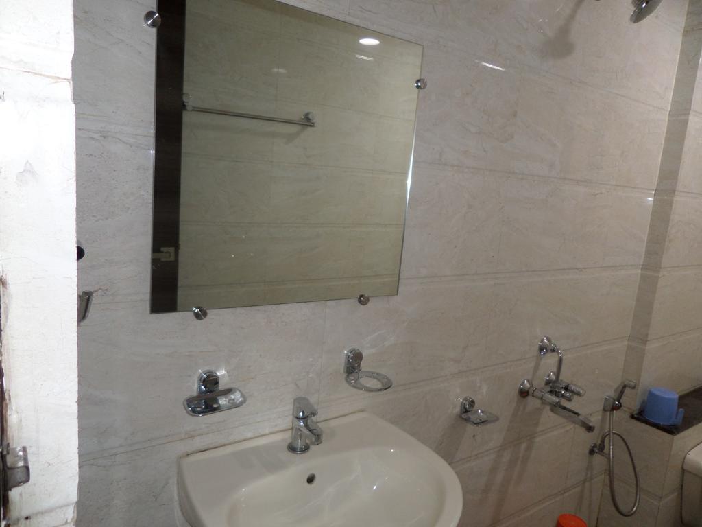 Sai Heera Residency Hotel เชอร์ดี ภายนอก รูปภาพ