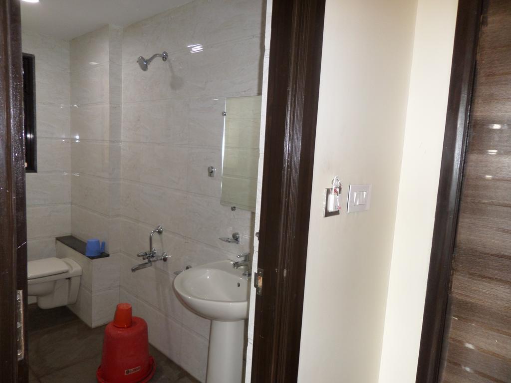 Sai Heera Residency Hotel เชอร์ดี ภายนอก รูปภาพ