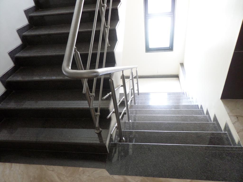 Sai Heera Residency Hotel เชอร์ดี ภายนอก รูปภาพ