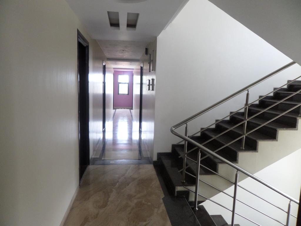 Sai Heera Residency Hotel เชอร์ดี ภายนอก รูปภาพ