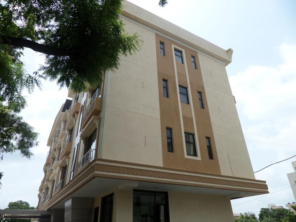 Sai Heera Residency Hotel เชอร์ดี ภายนอก รูปภาพ